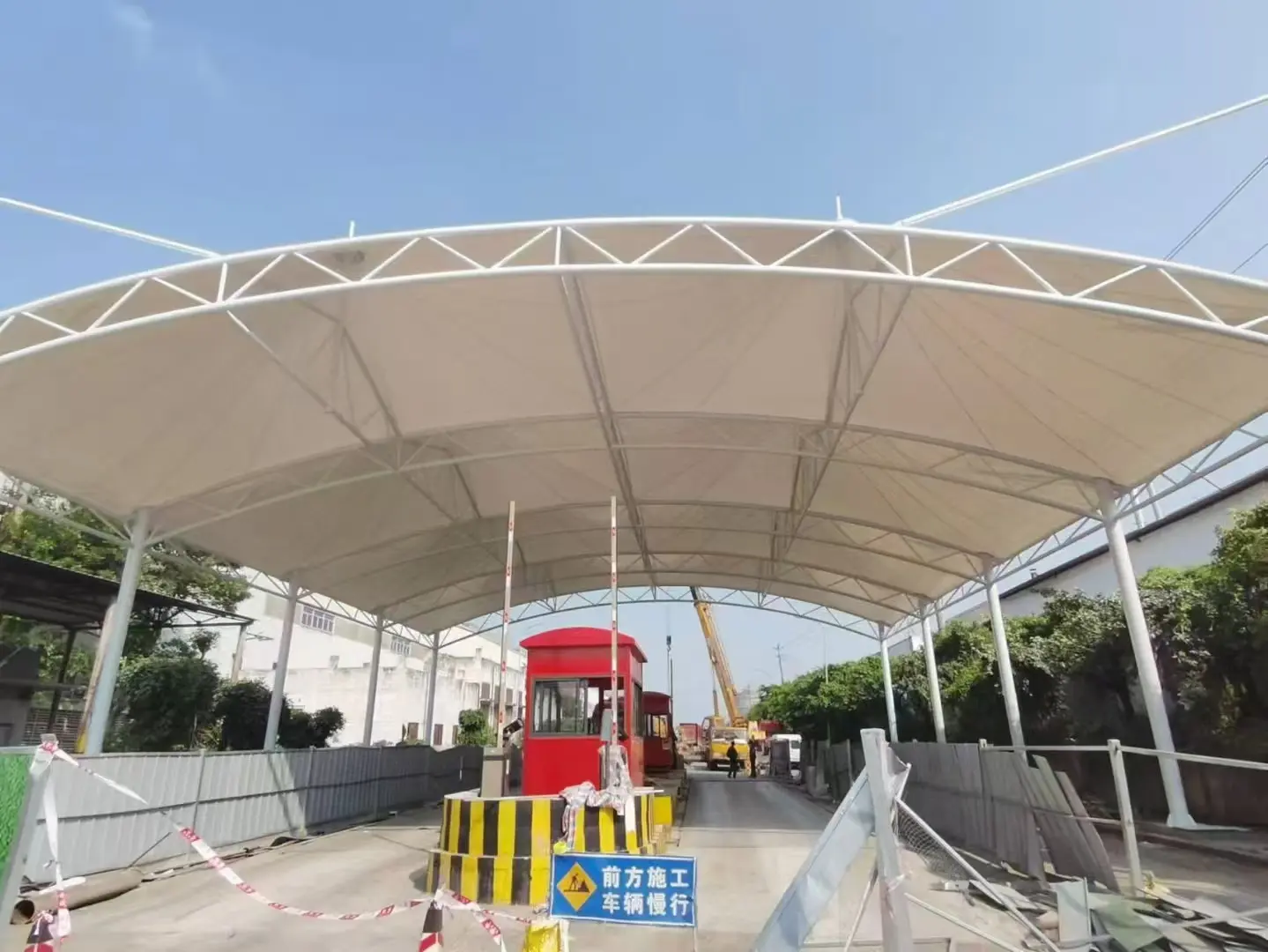 【贵州七星关雨棚】怎么选择【源头工厂】：解决雨棚建造盲目选择的选型标准